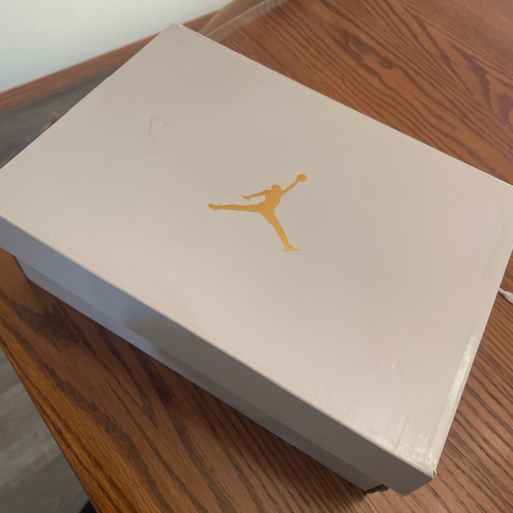 WMNS AIR JORDAN 1 MID SE - Picture 5 of 15